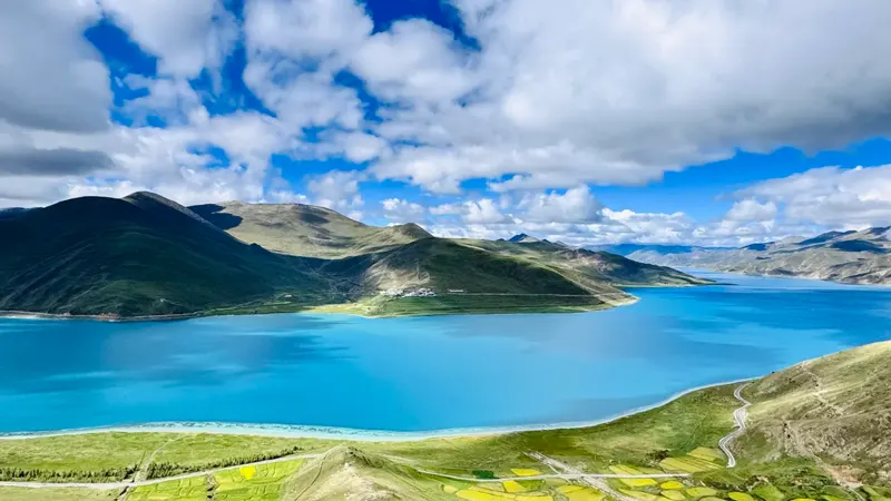 Yamdrok Lake